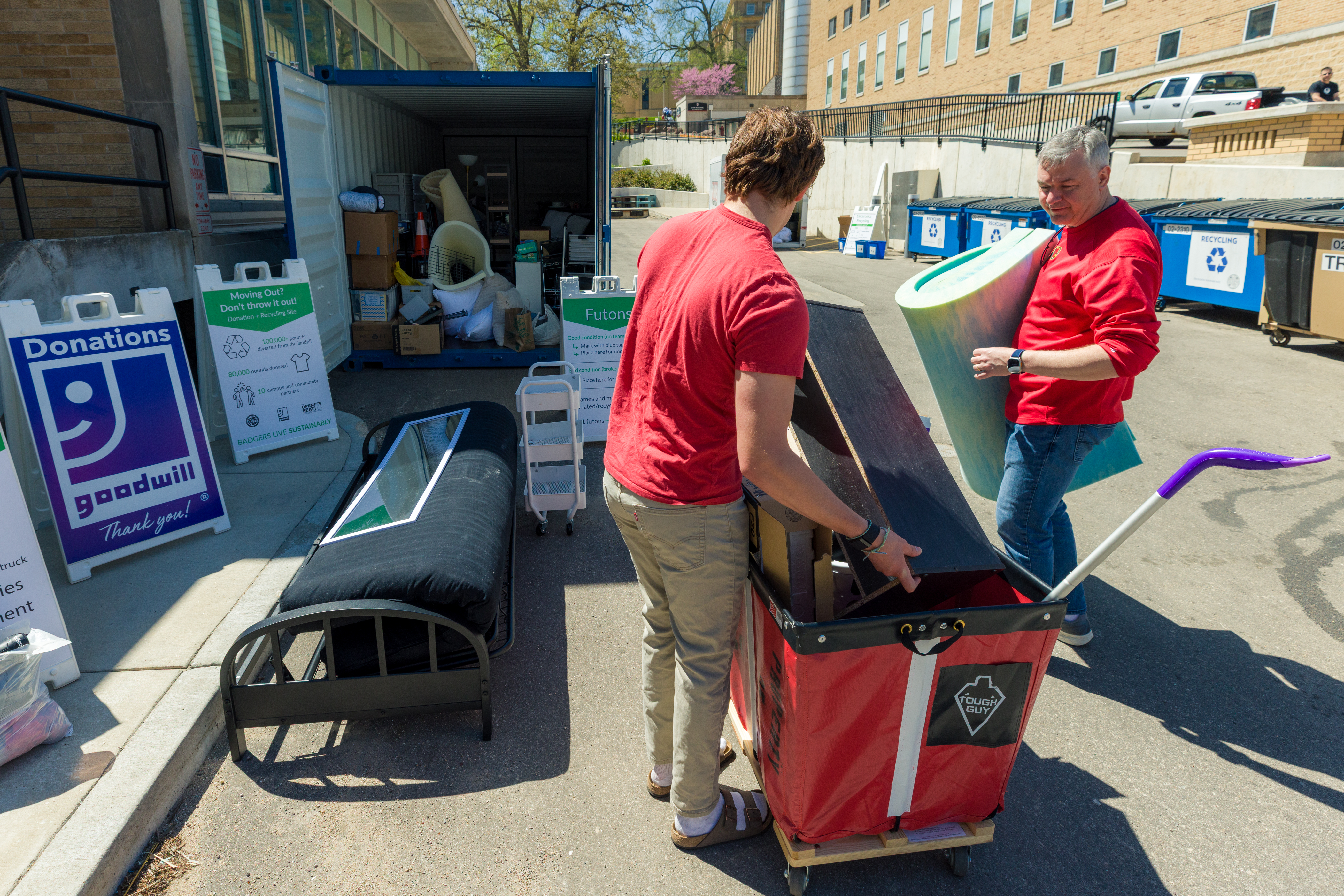 UW Housing Sustainable Move-Out Photo