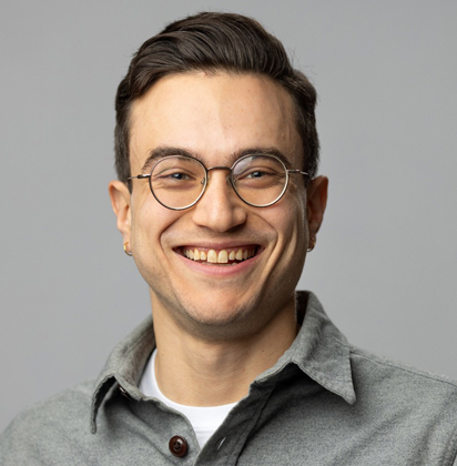 Photo of Emile Gluck-Thaler in glasses and a gray collared shirt