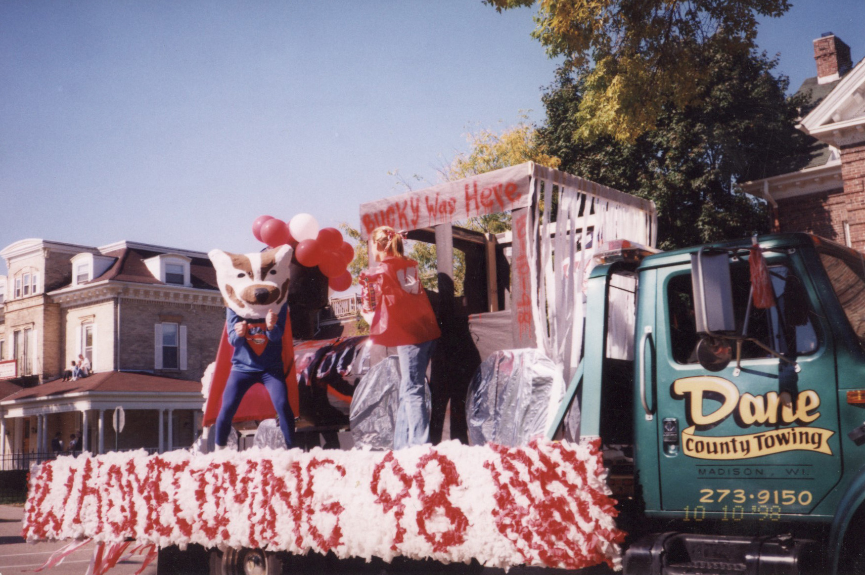 A UW Madison Homecoming parade float in 1998