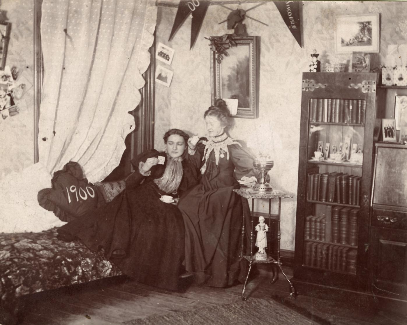 Photo of 1900s student dorm room